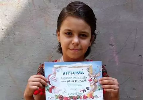 Noi detalii după moartea fetiţei de 10 ani, strivită de un dulap la centrul Cireșarii. Tatăl spune că Andreea a fost împinsă de pe o balustradă