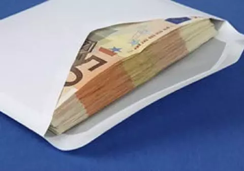 Un bărbat a rămas fără plicul cu banii câștigați la muncă în străinătate. Unde a fost jefuit