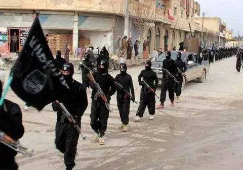 Experimentele îngrozitoare la care erau supuși prizonierii ISIS de un medic. Și jihadiștii erau îngroziți de acesta
