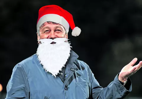 EXCLUSIV/ „A fost șocul vieții când am aflat cine e Moș Crăciun!”. Răzvan Lucescu ne-a dezvăluit cum a descoperit, când era în clasa a III-a, că Mircea Lucescu, tatăl lui, este cel responsabil pentru cadourile de sub brad