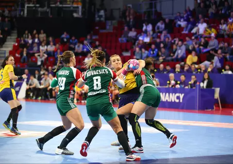 UPDATE | România a pierdut cu Ungaria, dar s-a calificat în semifinalele Euro 2018 de handbal feminin. Ambros a luat foc