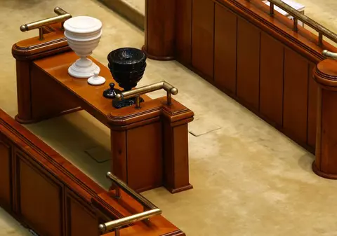 Ce şanse are moţiunea de cenzură? Opoziţia se îndreaptă către un eşec, fără voturile UDMR, ale neafiliaţilor lui Ponta şi ale minorităţilor