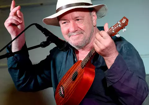 Nicu Alifantis și-a strâns cariera într-un album de un kilogram! "E povestea mea, a 45 de ani de muzică, radiografiați"