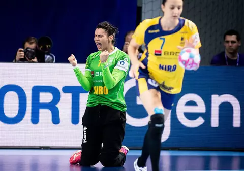 Denisa Dedu, matematicianul din poarta naționalei de handbal a României: ”Calculez mai repede traseele șuturilor adversarelor”