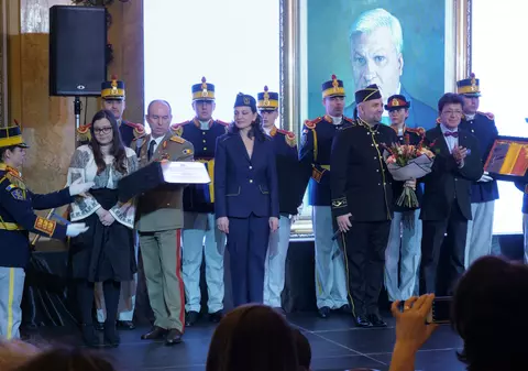 Ce cadou inedit i-a făcut Daniel Iordăchioaie tatălui său. A cerut să îmbrace haina militară!