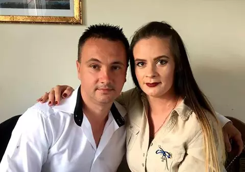 Ce au descoperit legiştii pe trupurile poliţistului şi al iubitei sale, găsiţi morţi în casă la Oraviţa