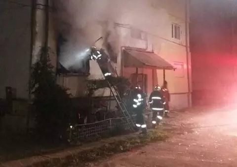 Explozie puternică într-un bloc din Arad. Deflagrația a fost provocată intenţionat