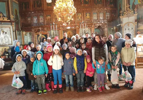 REPORTAJ/ Povestea impresionantă a preotului căruia copiii îi spun “tati” | FOTO&VIDEO