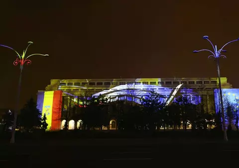 România preia de la 1 ianuarie preşedinţia Consiliului UE. Proiecţii simbolice pe clădirea Guvernului