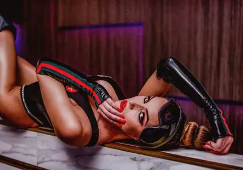 GALERIE FOTO | De la arbitru de fotbal la dansatoare într-un club de fițe. Cum arată Roberta Anghel, cel mai sexy antrenor de fitness