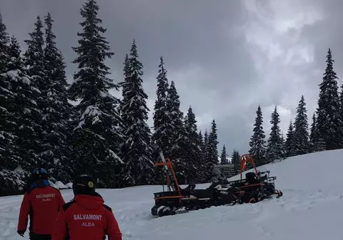 Un bărbat din Vâlcea s-a rătăcit pe munte, la Câineni. Salvamontiștii au plecat în căutarea sa