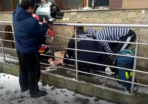 Un tânăr de 31 de ani s-a aruncat de la etajul unui hotel, în Constanţa