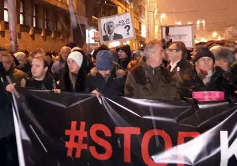 Mii de sârbi au protestat sâmbătă seară împotriva Guvernului și președintelui
