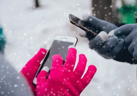 3 moduri prin care îți poți proteja telefonul de frig (PUBLICITATE)