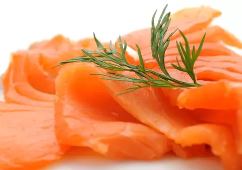 Alertă alimentară: File de somon afumat contaminat cu Listeria, găsit la două firme! Produsul a început să fie retras de pe piață