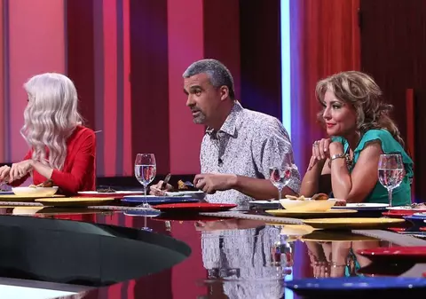 Aurelian Temișan și echipa ”Te cunosc de undeva!”, în juriu la ”Chefi la cuțite”