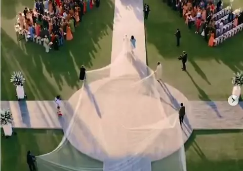 FOTO & VIDEO | Nuntă ca-n filme! Trena rochiei de mireasă a actriței de la Bollywood, care s-a căsătorit cu Nick Jonas, a măsurat 22 de metri