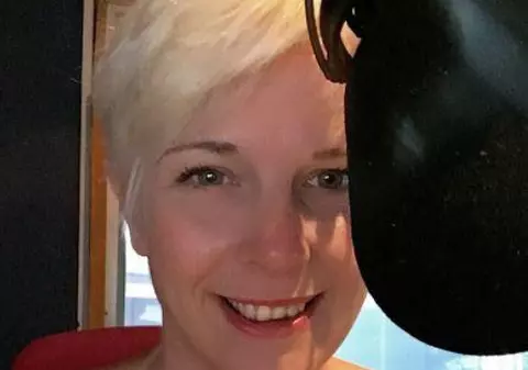 Moartea tragică a unei jurnaliste. Le-a spus colegilor că are nevoie de o pauză și a mers acasă. Tatăl ei vitreg a găsit-o apoi fără viață