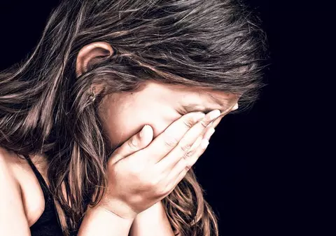 Un pedofil care abia ieșise din închisoare s-a filmat violând-o pe fiica unei prietene