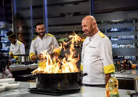 Se încing spiritele la “Chefi la cuțite”. “El este cel mai “șmecher”. Noi toți suntem niște fraieri!”