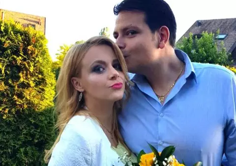Astrologul Roxana Lușneac se cunună religios, la un an de când a devenit mamă