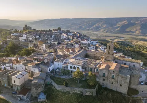 Ofertă de nerefuzat din partea Airbnb: Va plăti oameni să își ia trei luni sabatice pentru a locui în Italia