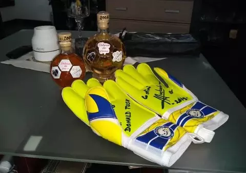 Cadoul special al lui Duckadam pentru Donald Tusk