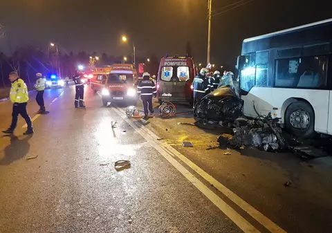 Accident teribil în București, pe Șoseaua Petricani. Două persoane au murit după ce o mașină s-a lovit de un autobuz