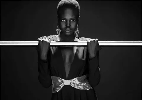 Adut Akech, o tânără refugiată, a fost desemnat cel mai bun model al lumii. Adut Akech le-a devansat pe surorile Hadid și Kendall Jener