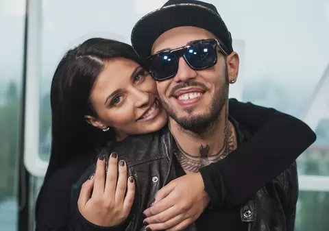 Alex Velea și Antonia își sacrifică vacanțele pentru bani. "Nu apucăm niciodată să stăm 7-8 zile. Avem concerte și contracte"