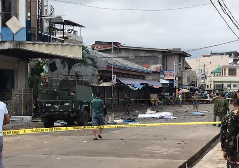 Atac terorist în Filipine, soldat cu cel puțin 20 morți! Două bombe au explodat la o catedrală catolică
