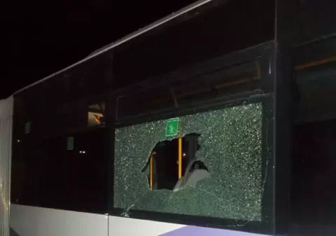 O fată a căzut prin geamul unui autobuz. S-a întâmplat la Ploiești