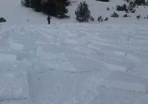 Avalanșă în apropiere de cea mai populară stațiune din Bulgaria. Doi oameni au murit