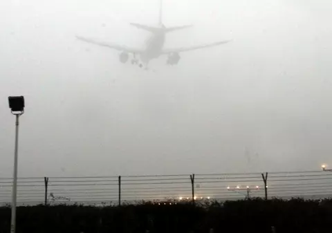 Mai multe curse aeriene anulate în România din cauza vremii. Sute de români au rămas blocați în aeroporturile din străinătate