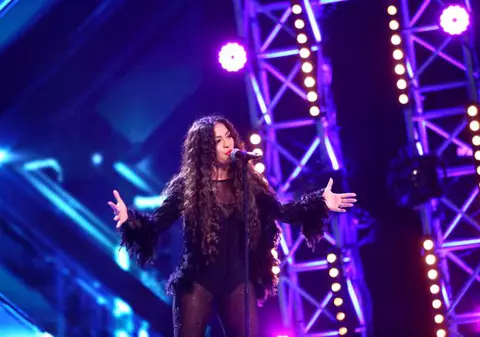 Bella Santiago, susținută de Delia la Eurovision! Filipineza încă nu și-a cheltuit cei 100.000 de euro câștigați la "X Factor"