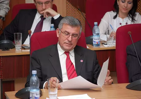 Consilierul județean Constantin Guguianu a demisionat. PSD-istul a distribuit pe Facebook o poză trucată cu președintele Iohannis. Acum, își cere scuze public