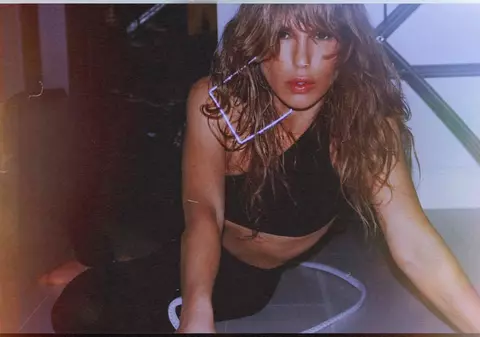 Corina și-a incitat fanii. Cea mai provocatoare ipostază la început de an