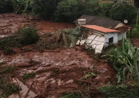 Coșmar în Brazilia după ruperea unui baraj. 37 de oameni au murit și aproape 300 sunt dați dispăruți. Un alt baraj s-ar putea rupe / FOTO