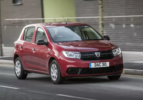 Dacia recheamă aproximativ 13.300 de mașini din cauza unor probleme la airbag-uri