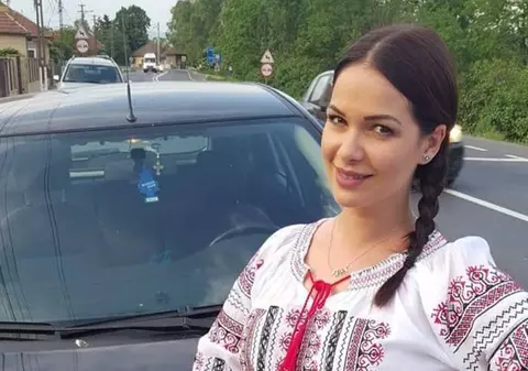 Pe Deea Maxer, Revelionul 2019 a prins-o la semafor. Singură pe stradă | VIDEO