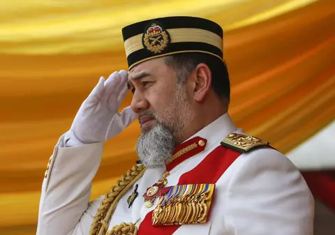 Regele Malaeziei a abdicat de la tron, la doar câteva luni după ce s-a căsătorit cu Miss Moscova 2015