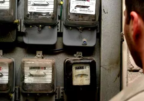 Ministrul economiei cere explicații despre creșterea prețului la energie electrică cu până la 25% de la 1 ianuarie. Cum pot consumatorii să opteze pentru prețuri mai mici