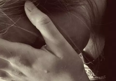 O femeie a fost abuzată într-un centru de îngrijire și a fost infectată cu virusul HIV. Violatorul nu mai poate fi descoperit