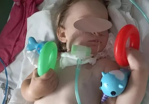 Fetița jandarmeriței ucise pe trecerea de pietoni la Suceava are nevoie de ajutor. Larisa este încă în comă