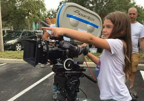 O fetiță de 8 ani regizează un film la Hollywood