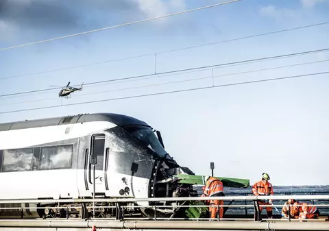 UPDATE | Accident feroviar pe un pod din Danemarca: 8 persoane au murit și alte 16 au fost rănite | FOTO