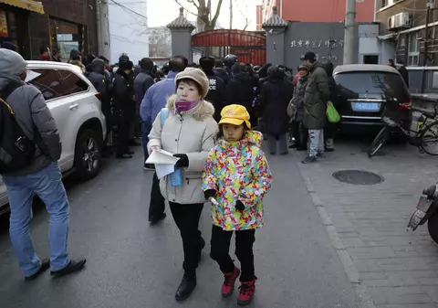 FOTO & VIDEO / Atac cu ciocanul la o şcoală din China. Peste 20 de copii au fost răniţi