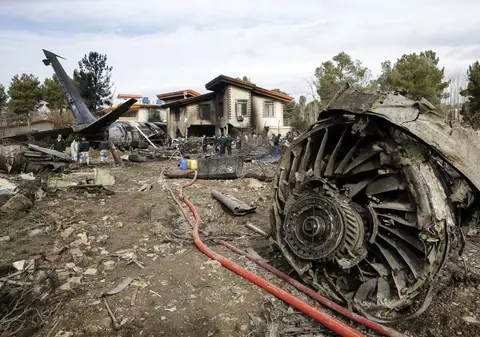 VIDEO / Un avion s-a prăbușit în apropiere de Teheran. O singură persoană a supraviețuit
