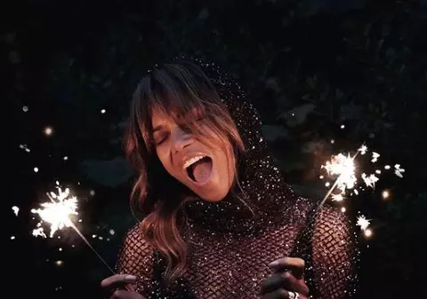 Halle Berry, topless. La 52 de ani înfierbântă imaginația tuturor