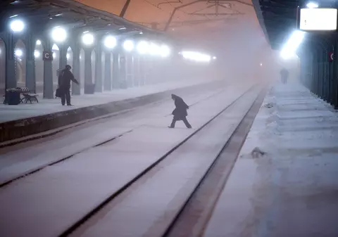 Trenurile de călători din România au întârziat trei ani în șase luni!